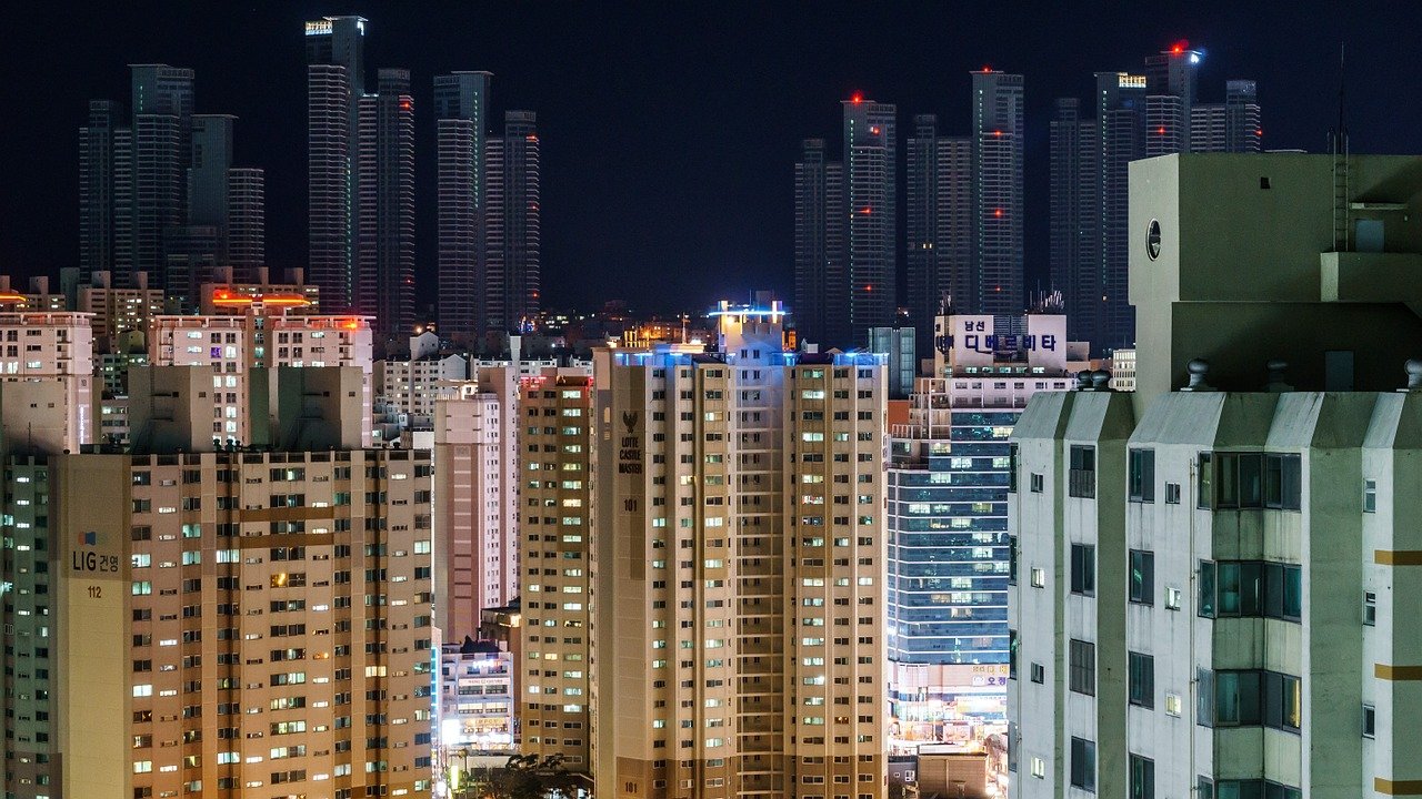 apartment-block-933538_1280